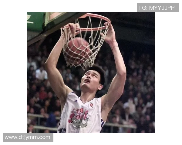 姚明在赛场上展现强硬得分能力助力球队逆转胜利的精彩瞬间 姚明在赛场上展现强硬得分能力助力球队逆转胜利的精彩瞬间