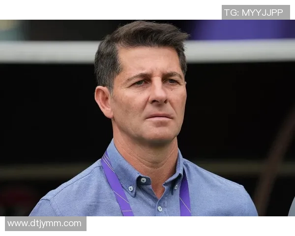 足球明星转头瞬间揭秘谁是背后真相的关键人物图片解析 足球明星转头瞬间揭秘谁是背后真相的关键人物图片解析