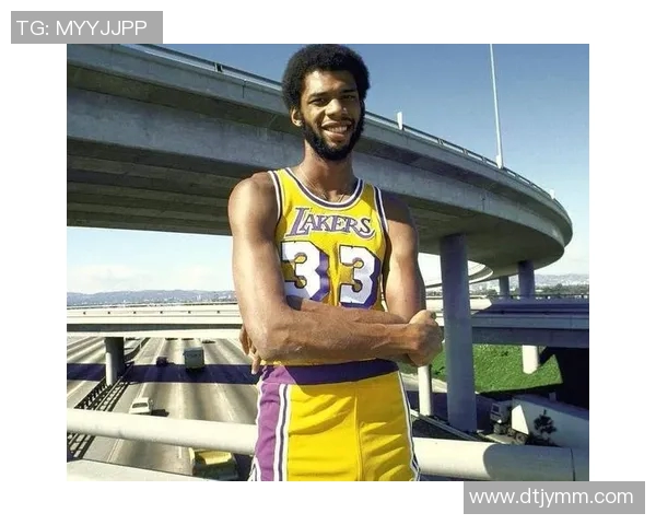 退役后卡里姆阿卜杜尔贾巴尔在社会贡献与文化影响力上的卓越成就 退役后卡里姆阿卜杜尔贾巴尔在社会贡献与文化影响力上的卓越成就