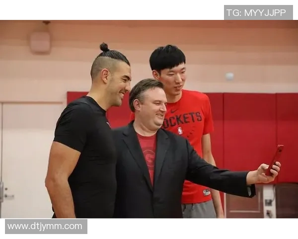 足球明星周琦的精彩瞬间与独特魅力全景展示