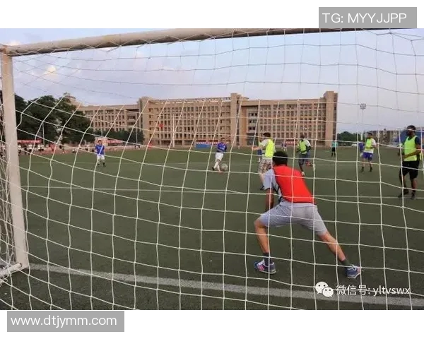 利昂与阿特拿斯的精彩对决揭示足球战术与团队精神的较量 利昂与阿特拿斯的精彩对决揭示足球战术与团队精神的较量