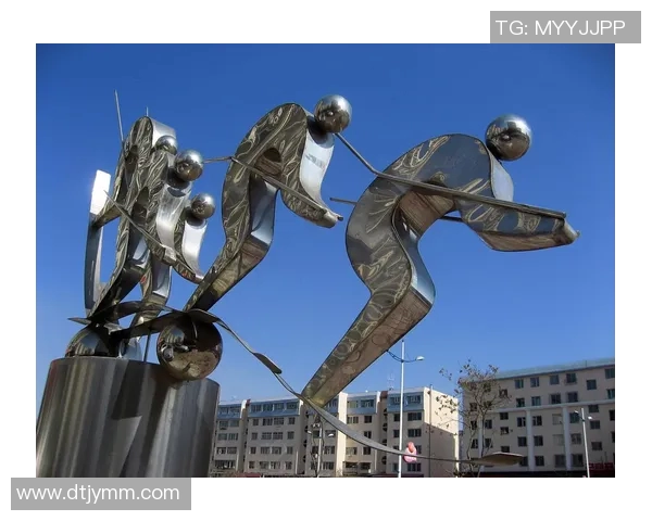 足球明星雕塑真人版展现运动之美与艺术魅力的完美结合 足球明星雕塑真人版展现运动之美与艺术魅力的完美结合