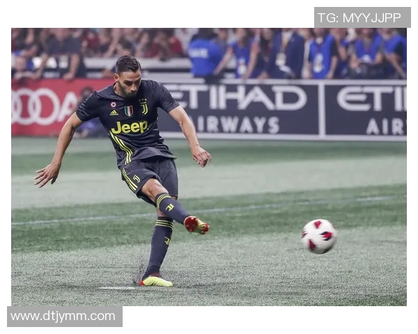 足球明星炫酷瞬间展现运动魅力与个性风采的精彩照片集 足球明星炫酷瞬间展现运动魅力与个性风采的精彩照片集